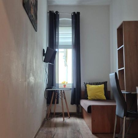 Hostel Tulip - Pokoj Nr 8 Ze Wspolna Lazienka I Kuchnia Szczecin Luaran gambar